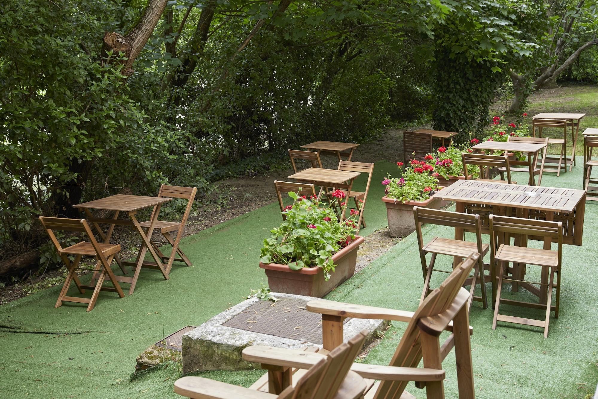 Hotel Iriguibel Huarte Pamplona Exterior photo