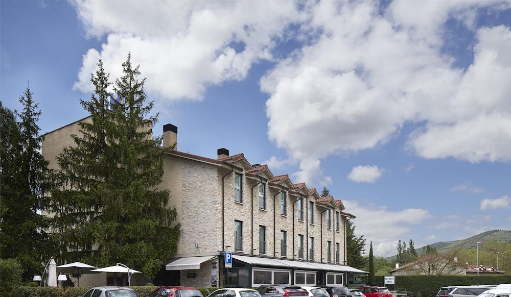 Hotel Iriguibel Huarte Pamplona Exterior photo