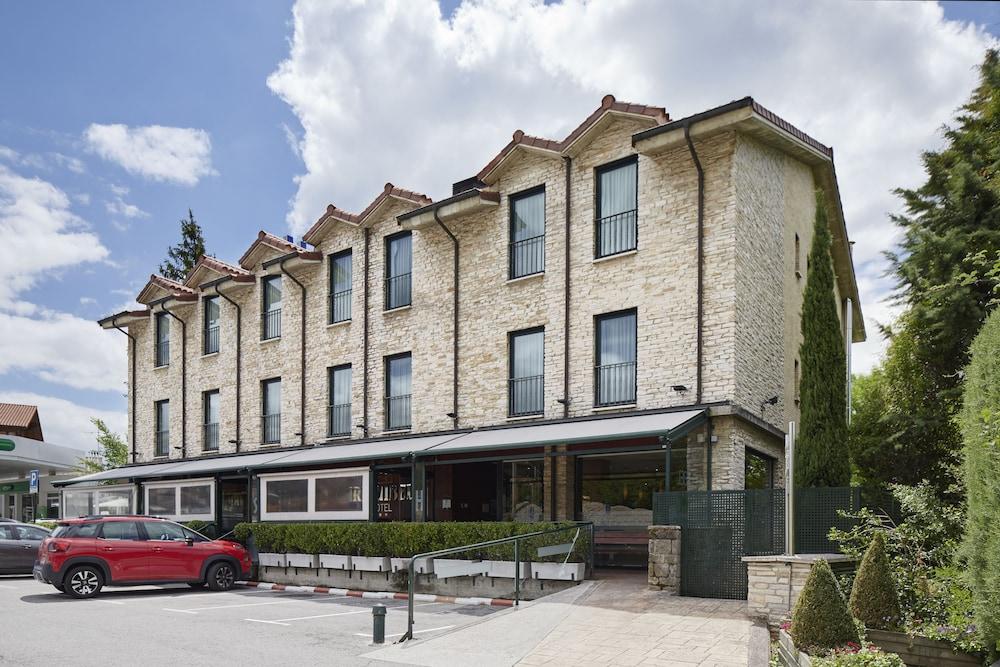 Hotel Iriguibel Huarte Pamplona Exterior photo
